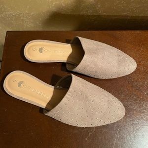 Big Buddah Tan/Gray Studded Mules